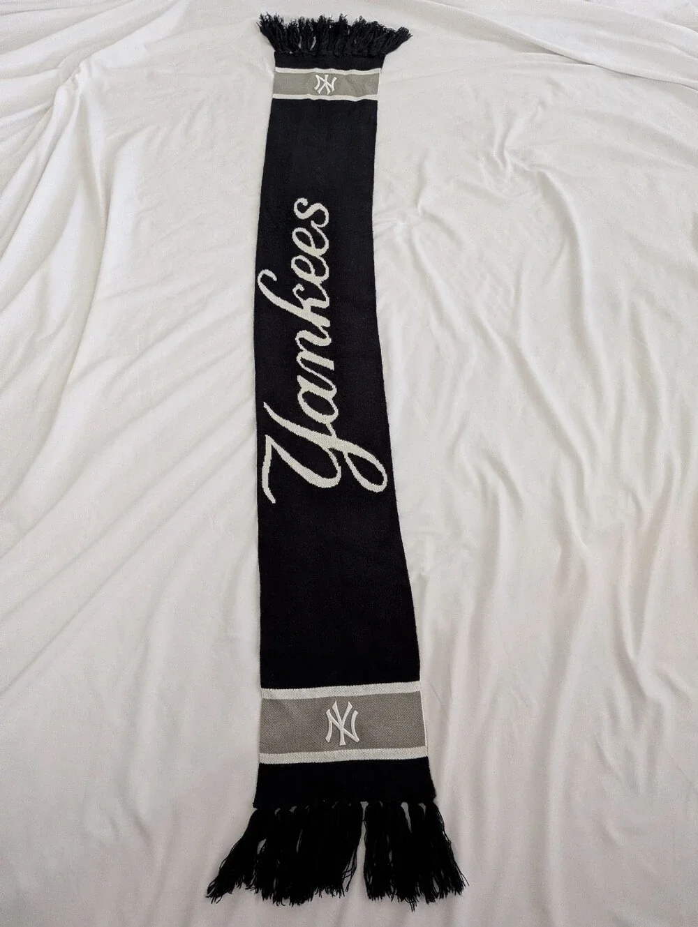 NY Yankees Embroidered Logo Official Stadium 47 Brand Navy White Tasseled Scarf